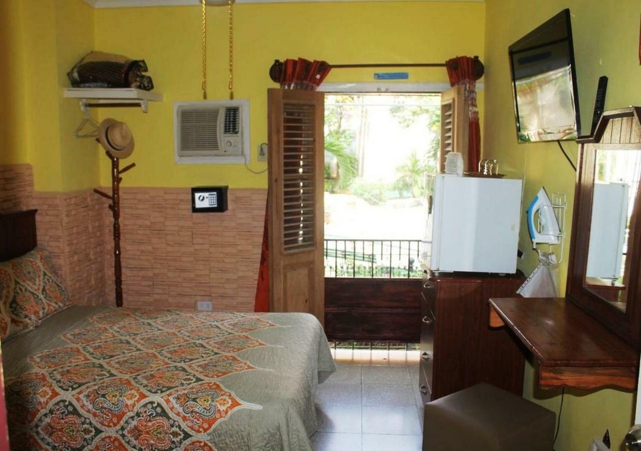 Hostal Yolanda Habana Vieja Havana Buitenkant foto